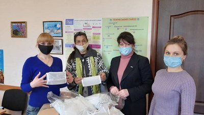 У Генічеську Херсонської області для сімей із дітьми пошили півтори тисячі захисних масок