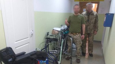 "Військові на Донеччині не могли повірити, що я туди проїхав". Історія чернівчанина, який возить гумдопомогу на передову "Військові на Донеччині не могли повірити, що я туди проїхав". Історія чернівчанина, який возить гумдопомогу на передову