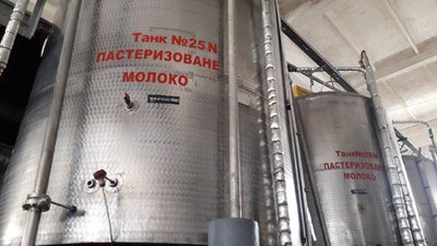 "Готувалися розливати продукцію у відра". Як сумський молокозавод продовжив працювати під час війни