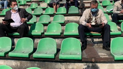 У Червонограді депутати провели засідання на трибунах стадіону