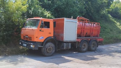 Скид нечистот із аварійного колектора у річку Кам'янка: житомирські екоінспектори відібрали проби води