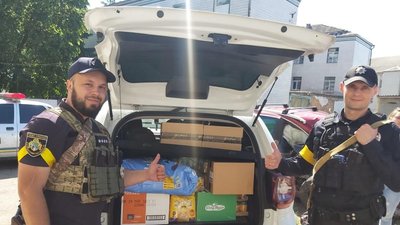 Поліцейські Дніпропетровщини доставили гуманітарну допомогу жителям звільнених від військ РФ міст і сіл Харківщини