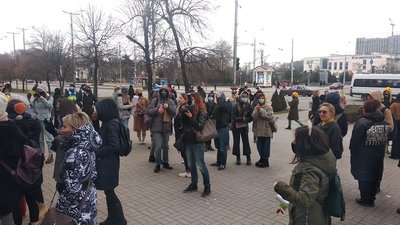 У Запоріжжі провели акцію на підтримку створення притулку для жінок, що зазнали насильства У Запоріжжі провели акцію на підтримку створення притулку для жінок, що зазнали насильства