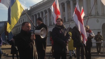 У центрі Мінська сотні людей протестують проти “інтеграції” з Росією У центрі Мінська сотні людей протестують проти “інтеграції” з Росією