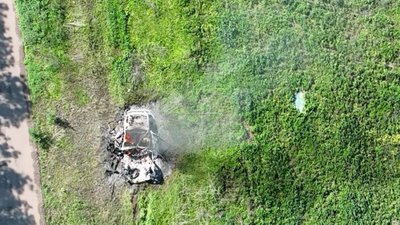 Росіяни влучили протитанковою керованою ракетою по цивільній автівці на Харківщині: є загиблі Росіяни влучили протитанковою керованою ракетою по цивільній автівці на Харківщині: є загиблі