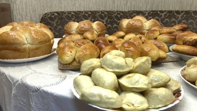 Від пиріжків до ляльок-мотанок: черкащани збирають допомогу на передову Від пиріжків до ляльок-мотанок: черкащани збирають допомогу на передову