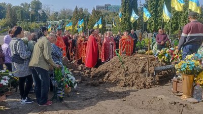 У Тернополі похоронили бійця 79 десантно-штурмової бригади У Тернополі похоронили бійця 79 десантно-штурмової бригади