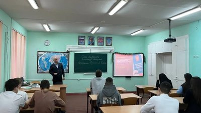 Чиновник Каховської міськради працює в Криму і претендує на виплати з українського бюджету