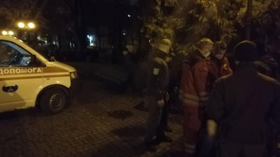 П'яна, без свідомості і з немовлям. У франківському сквері знайшли горе-матір П'яна, без свідомості і з немовлям. У франківському сквері знайшли горе-матір