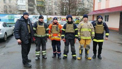Виконував роботи на висоті: як рятувальник з Чернівців допомагав на Херсонщині Виконував роботи на висоті: як рятувальник з Чернівців допомагав на Херсонщині