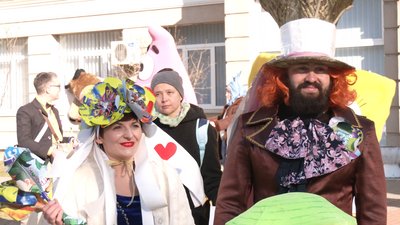 Білосніжка і Капелюшник з Рівного відзначили своє "паперове весілля" Білосніжка і Капелюшник з Рівного відзначили своє "паперове весілля"