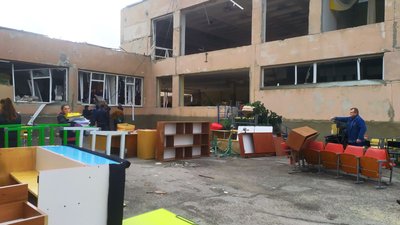 Російська ракета знищила 127-річний ліцей у Лозовій на Харківщині Російська ракета знищила 127-річний ліцей у Лозовій на Харківщині