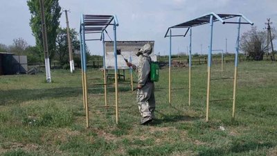 За добу на Херсонщині рятувальники продезінфікували 190 об'єктів інфраструктури За добу на Херсонщині рятувальники продезінфікували 190 об'єктів інфраструктури