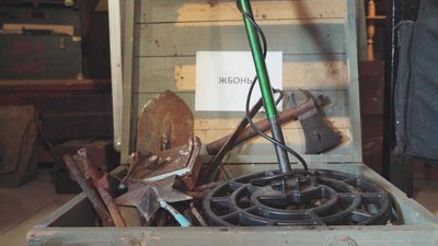 10 років тому Максим купив собі металодетектор. Хобі шукати старовинні речі переросло в колекціонування і відкриття музею, фото: Суспільне 10 років тому Максим купив собі металодетектор. Хобі шукати старовинні речі переросло в колекціонування і відкриття музею, фото: Суспільне