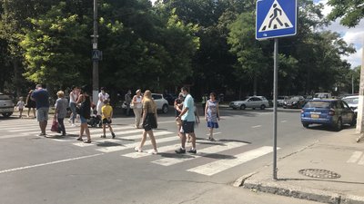 Мешканці будинку у спальному районі Одеси перекрили вулицю через відключення комунальних послуг Мешканці будинку у спальному районі Одеси перекрили вулицю через відключення комунальних послуг