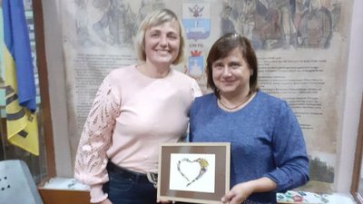 "І квітне райдуга у лузі" – бердичівлянка презентувала у музеї персональну виставку ошибани "І квітне райдуга у лузі" – бердичівлянка презентувала у музеї персональну виставку ошибани