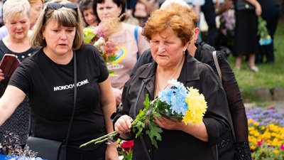 Похорон військового Василя Рошка в Ужгороді Похорон військового Василя Рошка в Ужгороді