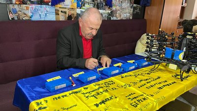 10 дронів на фронт передадуть волонтери ГО "Рух підтримки закарпатських військових" 10 дронів на фронт передадуть волонтери ГО "Рух підтримки закарпатських військових"
