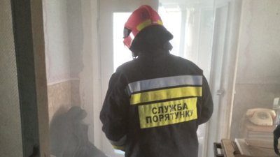 Прикарпатські рятувальники вивели трьох дітей під час ліквідації пожежі