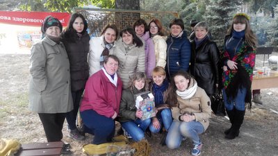 Волонтерки з Полтави сплели понад 80 тисяч квадратних метрів маскувальних сіток