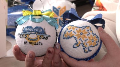 "Один із популярних — Мрія": рівненська майстриня виготовляє патріотичні іграшки на ялинку "Один із популярних — Мрія": рівненська майстриня виготовляє патріотичні іграшки на ялинку