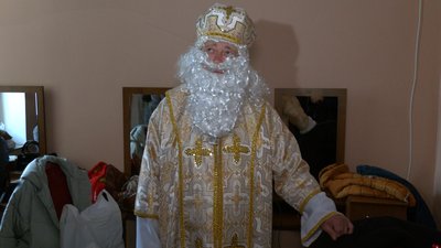 "Іде святий Миколай". У Франківську показали театралізовану виставу для дітей пільгових категорій "Іде святий Миколай". У Франківську показали театралізовану виставу для дітей пільгових категорій