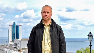"Та х*р вам, я виживу": інтерв'ю з волонтером, який допомагає пораненим бійцям в Одесі