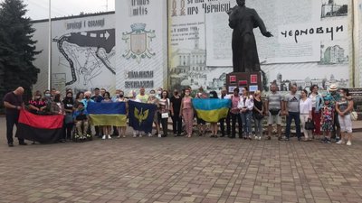 "Підтримай фронт": у Чернівцях проводять акцію проти повного припинення вогню на Донбасі