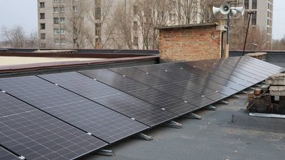 Сонячні панелі, школа, відключення світла, живлення
