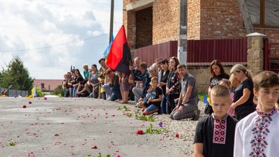 На Тернопільщині попрощалися з трьома військовослужбовцями