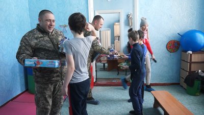 На Донеччину привезли подарунки для дітей з інвалідністю