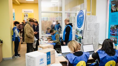 "Я – Маріуполь. Турбота". У Дніпрі при хабі для переселенців запрацював побутий центр: які послуги можна отримати