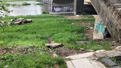Близько 3 тижнів ремонтуватимуть перила на мосту Масарика в Ужгороді. Роботи ще не почались Близько 3 тижнів ремонтуватимуть перила на мосту Масарика в Ужгороді. Роботи ще не почались