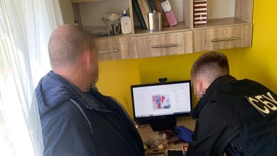 На Житомирщині підприємець переконував своїх клієнтів, що українці самі винні в нападі Росії