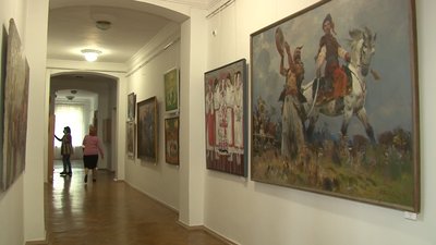 День художника: Суспільне зазирнуло до фондів Черкаського художнього музею