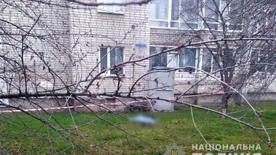 У Кременчуці із даху багатоповерхівки випав чоловік