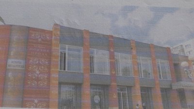 Працівники Коломийської краєзнавчої бібліотеки власноруч ремонтують приміщення