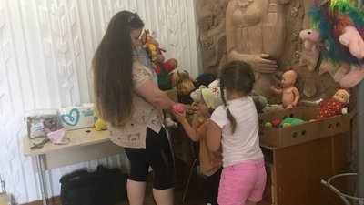 "Тут нам допомагають": як в одному з мікрорайонів Вінниці працює гуманітарний центр для переселенців