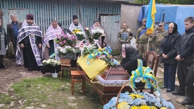 Прощання з полеглим захисником Юрієм Карпинцем