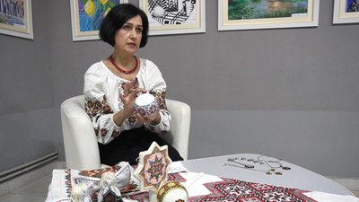 Тернополянка виготовляє іграшки з вишитих рушників та сорочок Тернополянка виготовляє іграшки з вишитих рушників та сорочок
