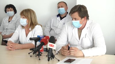 У Житомирі медики обласної лікарні виступили на захист свого керівника У Житомирі медики обласної лікарні виступили на захист свого керівника