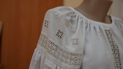 У Сумах навчають створювати традиційні сумські вишиванки У Сумах навчають створювати традиційні сумські вишиванки