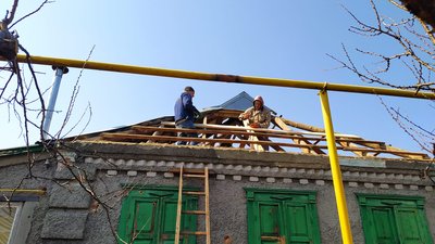 У Лозовій після російських обстрілів повністю зруйновані 8 приватних будинків, 14 — пошкоджені