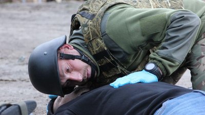 "Заради кожного життя!". Медик з Вінниччини розповів про роботу медичного батальйону "Госпітальєри" "Заради кожного життя!". Медик з Вінниччини розповів про роботу медичного батальйону "Госпітальєри"