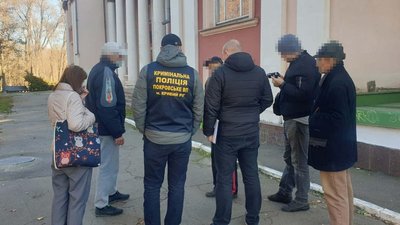 Брав по 1200 гривень. У Кривому Розі затримали підозрюваного в підробленні COVID-сертифікатів