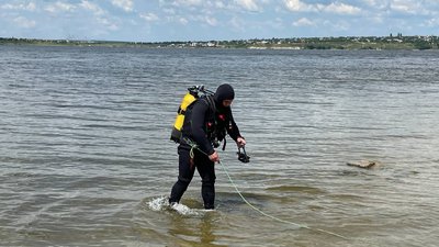 Узбережжя мікрорайону Намив у Миколаєві перевіряють на наявність боєприпасів Узбережжя мікрорайону Намив у Миколаєві перевіряють на наявність боєприпасів