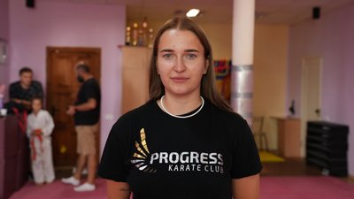 Сум’янка Анна Гейко тренує юних каратистів