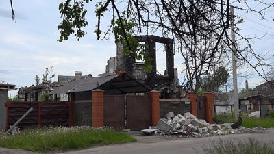 Як жителі району Бобровиця у Чернігові самотужки відбудовують зруйноване житло Як жителі району Бобровиця у Чернігові самотужки відбудовують зруйноване житло