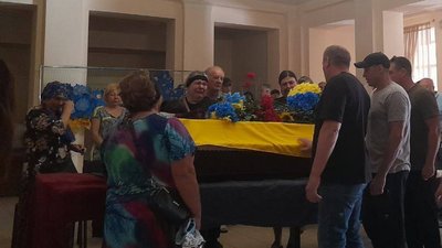 У Первомайській громаді на Миколаївщині в останню путь провели загиблого бійця Олександра Бабушкіна У Первомайській громаді на Миколаївщині в останню путь провели загиблого бійця Олександра Бабушкіна