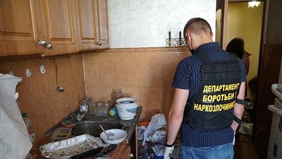 В Тернополі правоохоронці викрили наркопритон В Тернополі правоохоронці викрили наркопритон